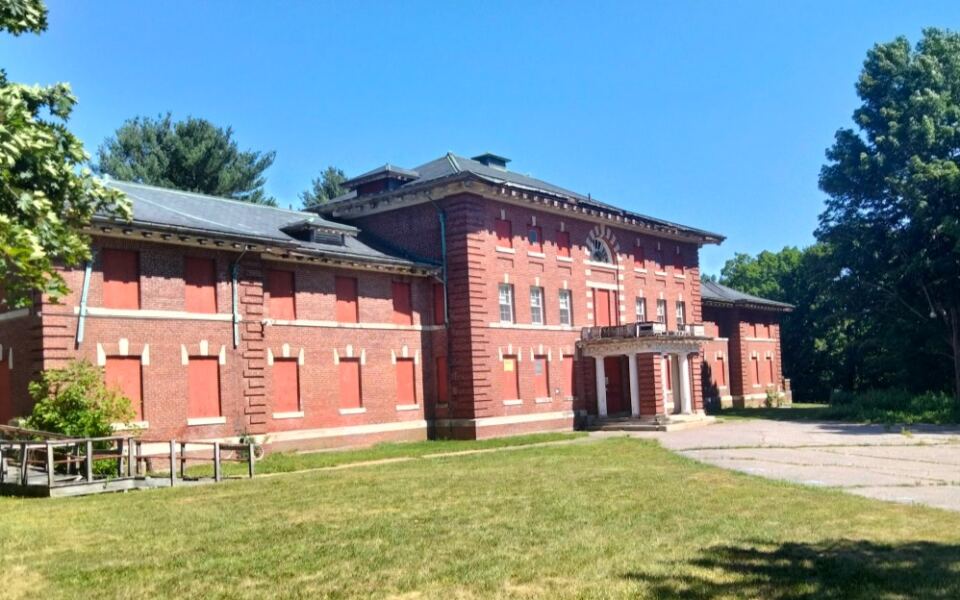 Ghost Hunters Say This Abandoned Massachusetts Hospital Gets Even Eerier When Night Falls