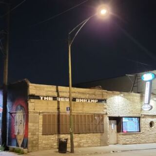This No-Seating Illinois Shrimp House Has Fried Its Legendary Jumbo Shrimp Since 1973