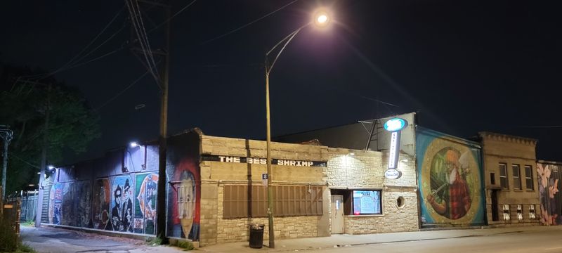 This No-Seating Illinois Shrimp House Has Fried Its Legendary Jumbo Shrimp Since 1973