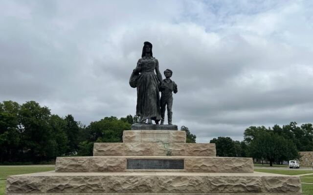 This Oklahoma Museum in Tulsa Lets You Stand Face to Face With a Towering Pioneer Woman Statue