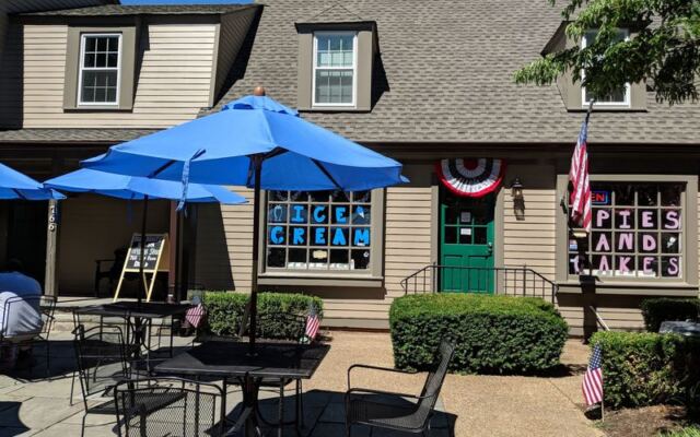 In the Small Town of Great Falls, Virginia, This Cozy Creamery Scoops Homemade Small-Batch Ice Cream Made Fresh On-Site