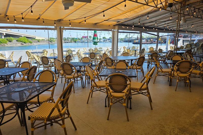 This New Jersey Seafood Spot Pairs Crab Cakes With Picnic Tables By The Boats
