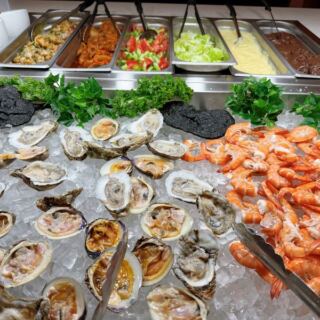 This Rhode Island Seafood Buffet Serves Crab Legs, Real Lobster, and More Dishes Than You Can Finish in One Visit
