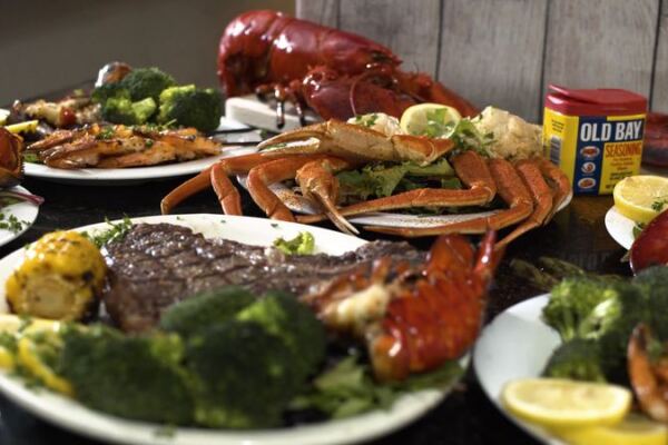 This South Carolina Seafood Buffet Keeps the Snow Crab Legs Coming Alongside Steaks and Desserts