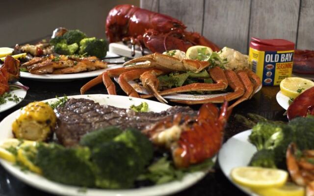 This South Carolina Seafood Buffet Keeps the Snow Crab Legs Coming Alongside Steaks and Desserts
