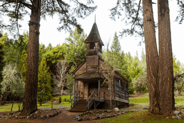 This Abandoned Oregon Pioneer Village Sits Frozen in Time and It’s Completely Free to Wander