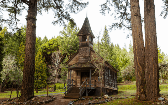 This Abandoned Oregon Pioneer Village Sits Frozen in Time and It’s Completely Free to Wander