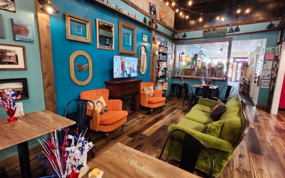 Grab a Coffee and Wander These 8 Tennessee Small Towns Made for Exploring on Foot
