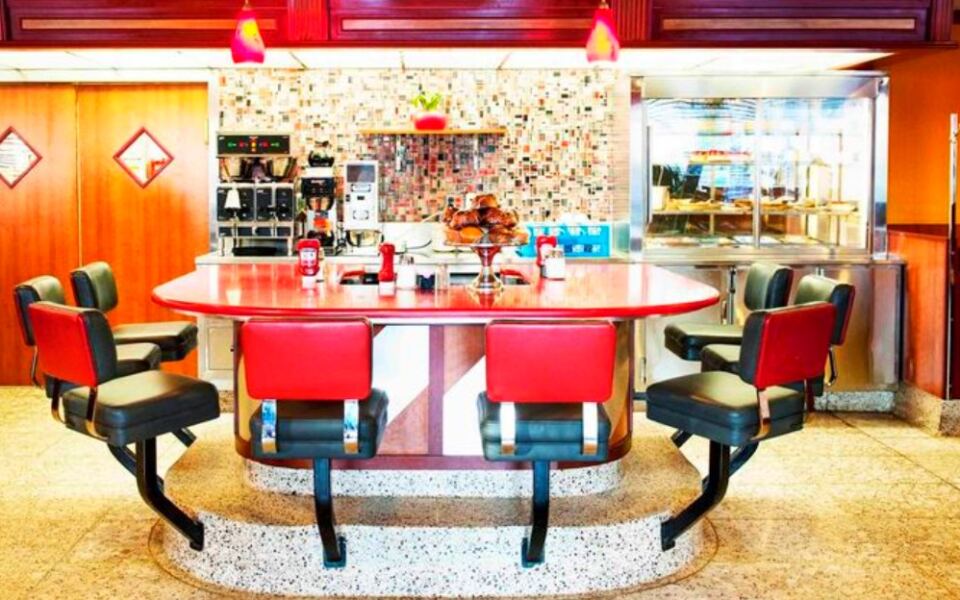 This South Philadelphia Diner Serves Classic Breakfasts and Comfort Food Around the Clock
