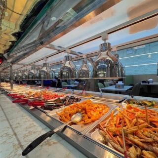 This All-You-Can-Eat Seafood Buffet in New York’s Bronx Serves Meaty Snow Crab Legs and Garlic Butter Lobster Tails