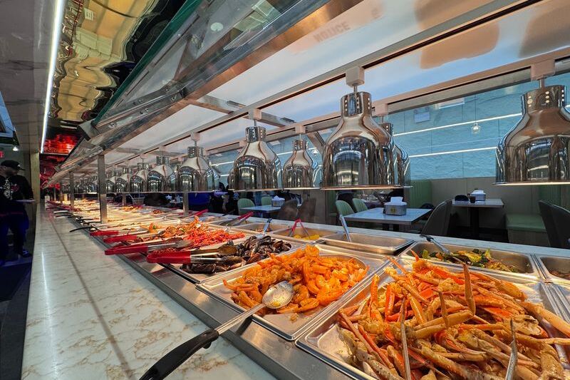 This All-You-Can-Eat Seafood Buffet in New York’s Bronx Serves Meaty Snow Crab Legs and Garlic Butter Lobster Tails