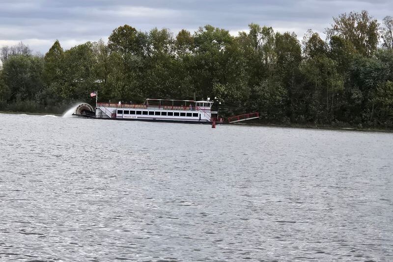 This Marietta Ohio Riverboat Restaurant Serves Dinner While The Muskingum Drifts Past Your Table