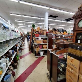 You’ll Need A Whole Day And Comfy Shoes For This Giant Illinois Thrift Store