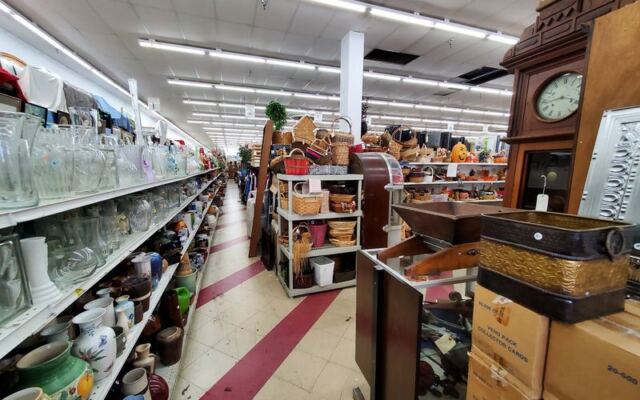 You’ll Need A Whole Day And Comfy Shoes For This Giant Illinois Thrift Store