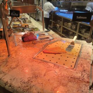 This Ohio Buffet Runs A Rotating Carving Station That Turns One Meal Into A Whole Event