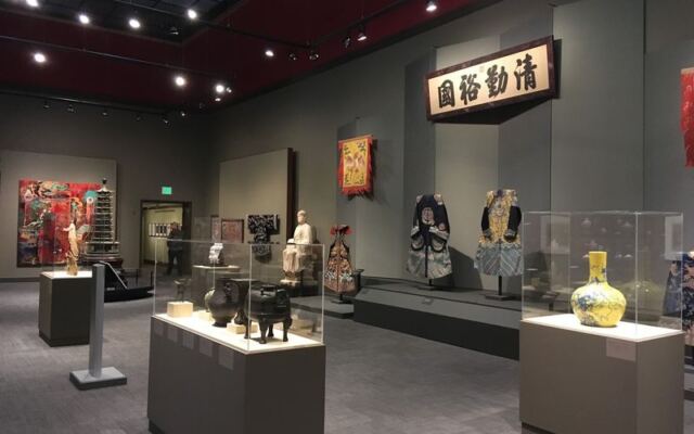 This Free Oregon Art Museum Hides A Standout Asian Art Collection Most Visitors Never Expect To Find