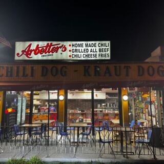 This Humble Florida Restaurant Serves Chili Dogs Locals Line Up For and Can’t Stop Talking About