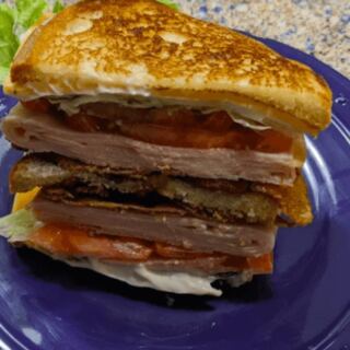 This Amish Country Market In Tennessee Builds Fresh Deli Sandwiches Locals Drive Back For Weekly