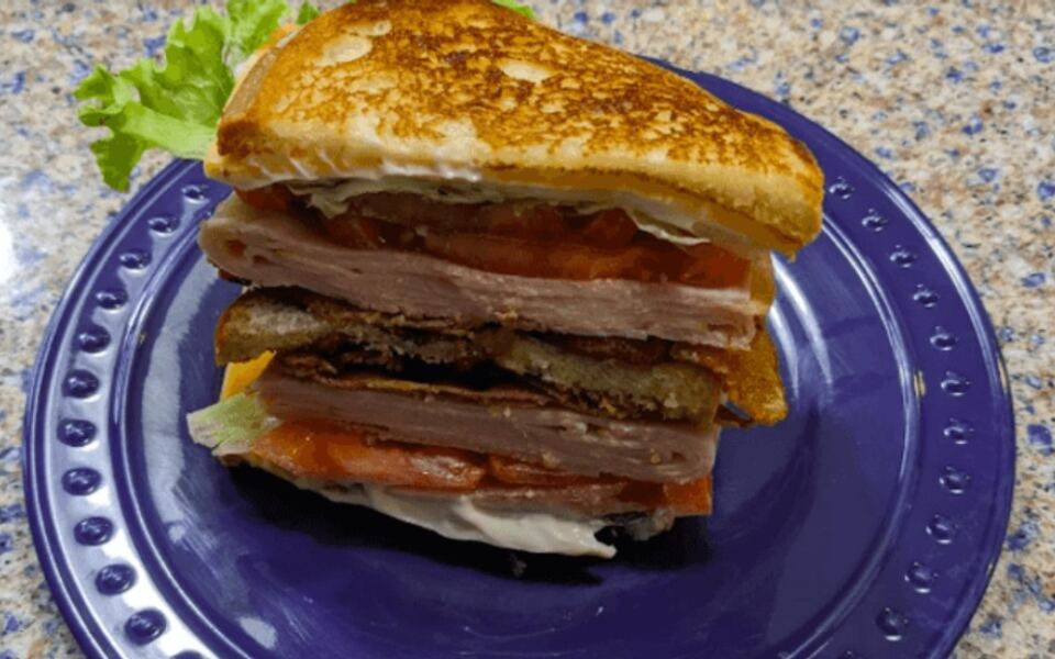 This Amish Country Market In Tennessee Builds Fresh Deli Sandwiches Locals Drive Back For Weekly