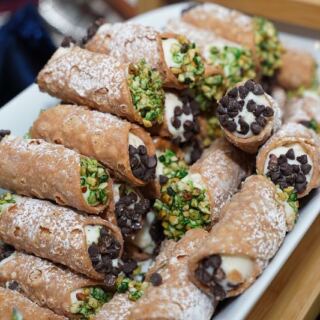 This Illinois Bakery Has Been Rolling Cannoli By Hand For Decades And People Keep Coming Back