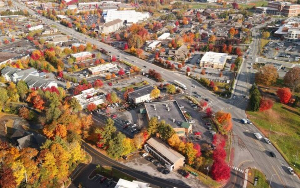 15 American Mountain Towns Made For A Crisp October Weekend