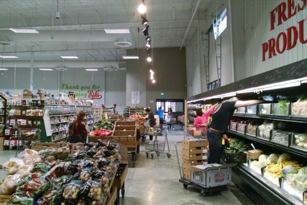 At This Family-Run Colorado Grocery, a $200 Cart of Name-Brand Food Rings Up for Under $40