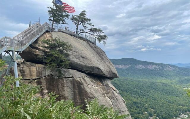 9 North Carolina Day Hikes Where Fall Waterfalls and Cloud-High Views Beat Any Screen