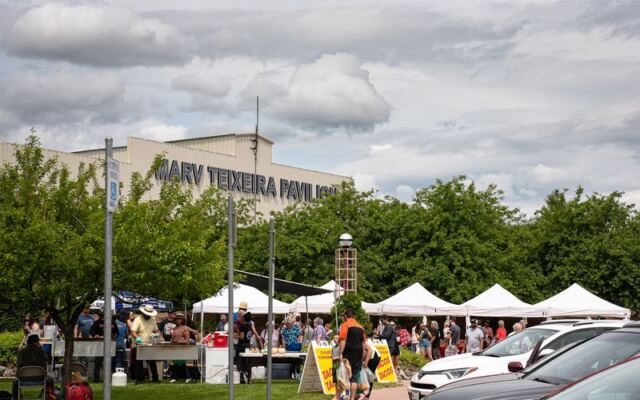 This Bustling Nevada Farmers Market Is A Food-Lover Stop For Sweet Strawberries, Artisan Sourdough, And Al Pastor Tacos