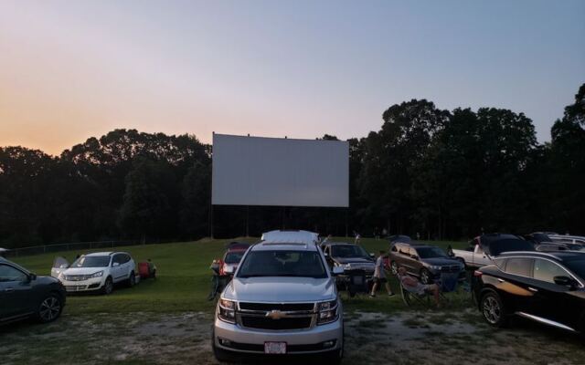 Pack The Blankets And Pillows For This Tennessee Drive-In Where Two Screens Serve Up Weekend Double Features