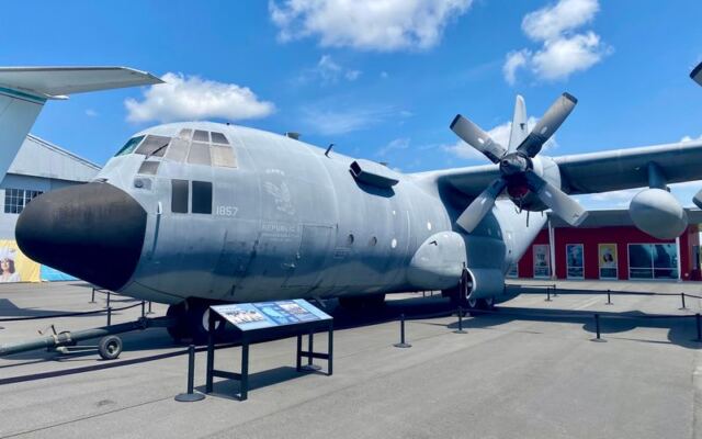 This Charlotte Aviation Museum Puts You in a Real Jet Cockpit Right Beside the Miracle on the Hudson Plane