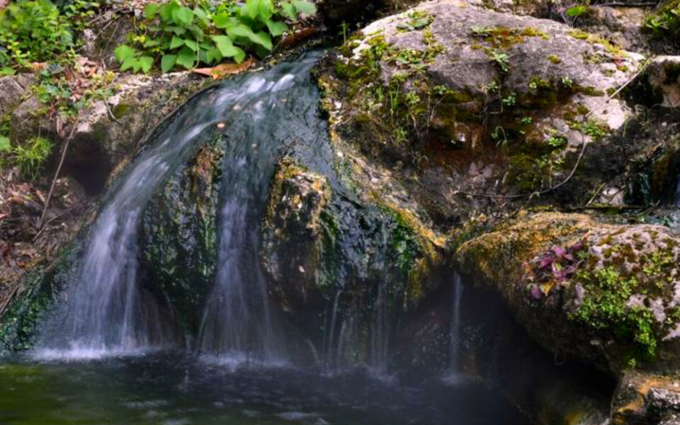 This Arkansas National Park Has Steaming Water Rising Straight From the Ground