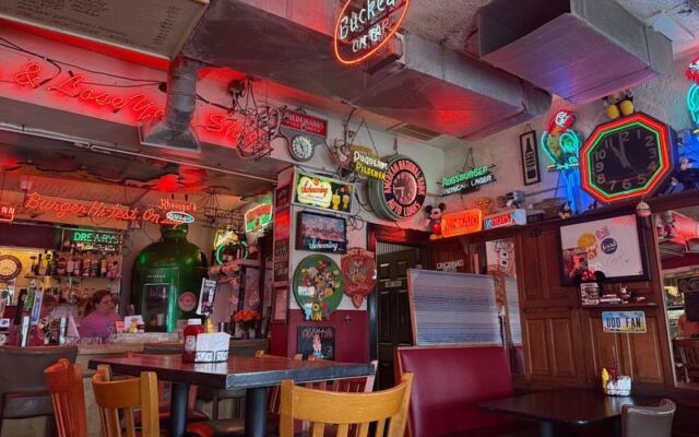 People Drive From Every Corner Of Ohio Just To Eat Inside This Delightfully Quirky Restaurant