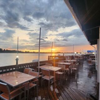 This New Jersey Bayfront Hangout Draws Summer Crowds for Live Music, Sunset Views, and Seafood