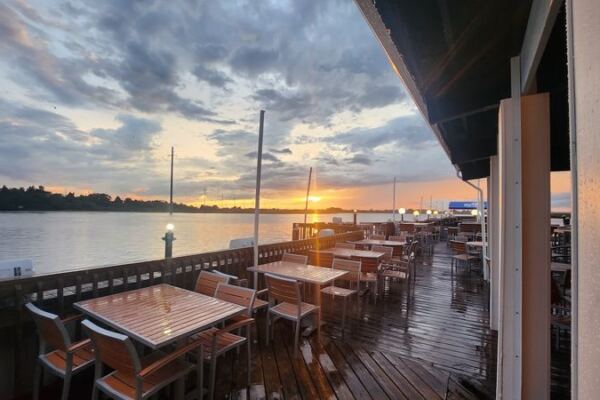 This New Jersey Bayfront Hangout Draws Summer Crowds for Live Music, Sunset Views, and Seafood