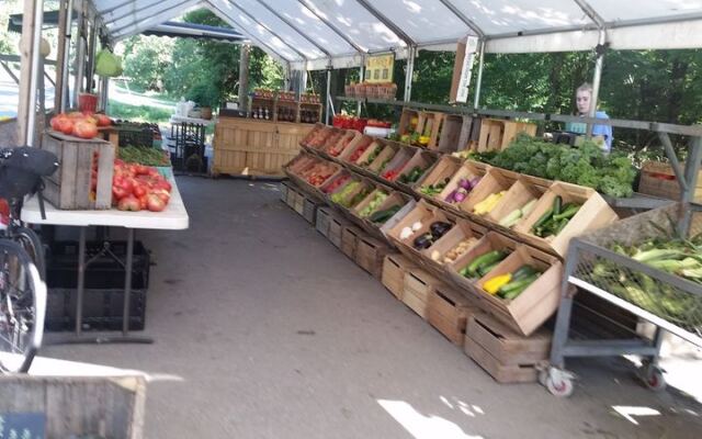 This Roadside Maryland Farm Market Draws Food Lovers For Just-Picked Peaches, Sweet Corn, And Shelves Of Local Jams