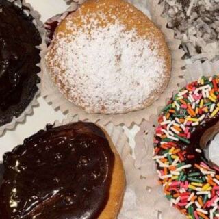 10 Classic Massachusetts Spots Turning Out Fresh Donuts Worth Getting Out of Bed For