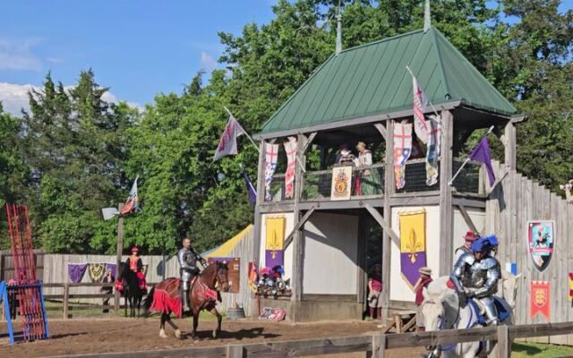 Tennessee Has a Renaissance Faire Where Knights Joust Beside a Real Castle and Food Stalls Fill the Grounds