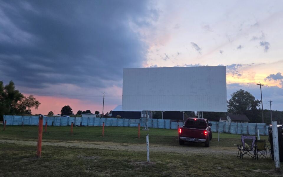 These 8 Tennessee Drive-In Theaters Keep Crisp Fall Movie Nights Glowing Under the Stars