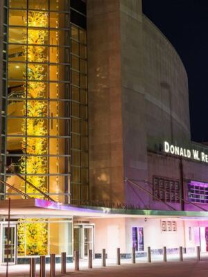 Monet Shares a Roof With Dazzling Chihuly Glass at This Oklahoma Museum