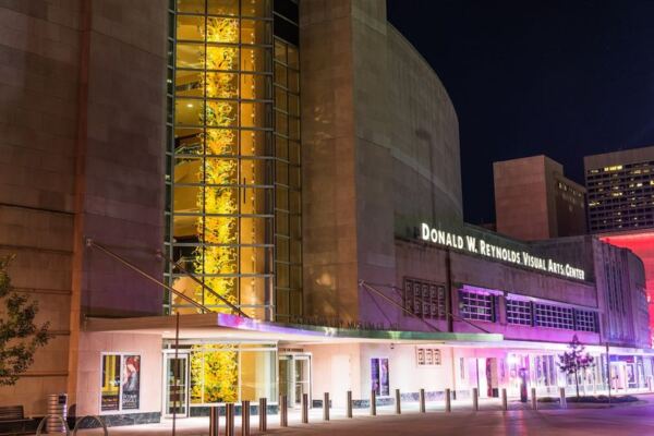 Monet Shares a Roof With Dazzling Chihuly Glass at This Oklahoma Museum