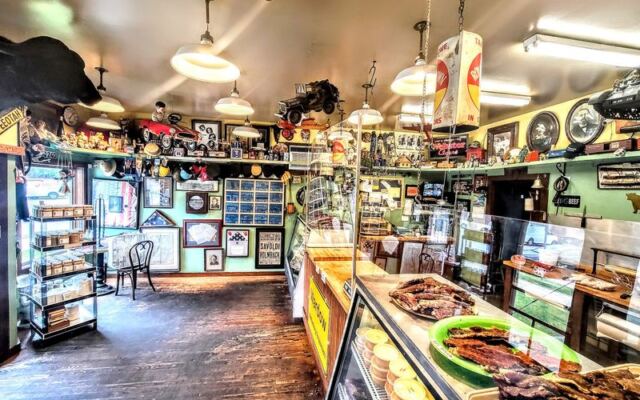 This Old-Fashioned Indiana Meat Market Draws Fans Back for Its Soft, Juicy Jerky and Beef Sticks