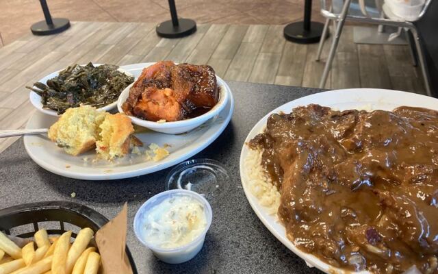 This Oklahoma City Restaurant Serves Authentic Soul Food With Portions That Fill the Plate