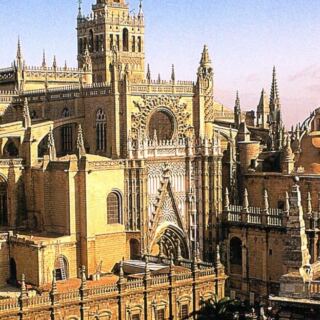 12 of the World’s Largest Churches and the Stories Behind Them