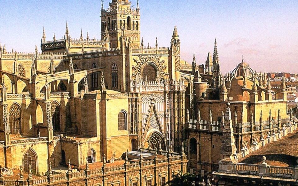 12 of the World’s Largest Churches and the Stories Behind Them