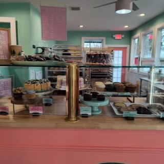This Ohio Bakery Is Entirely Dairy-Free And Still Pipes Frosting Thick Enough To Swoon Over
