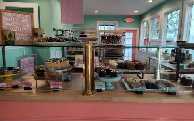 This Ohio Bakery Is Entirely Dairy-Free And Still Pipes Frosting Thick Enough To Swoon Over