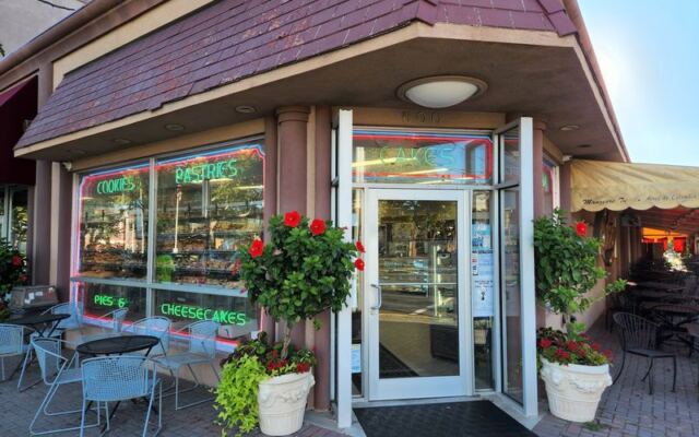 Locals Can’t Get Enough of the Italian Pastries at This Jersey Shore Gem