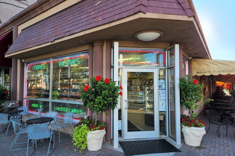 Locals Can’t Get Enough of the Italian Pastries at This Jersey Shore Gem