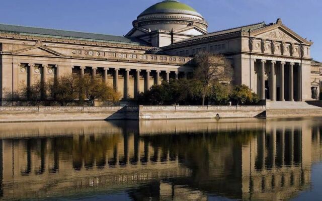 This Lakefront Illinois Museum Makes A Surprisingly Perfect Fall Weekend Plan
