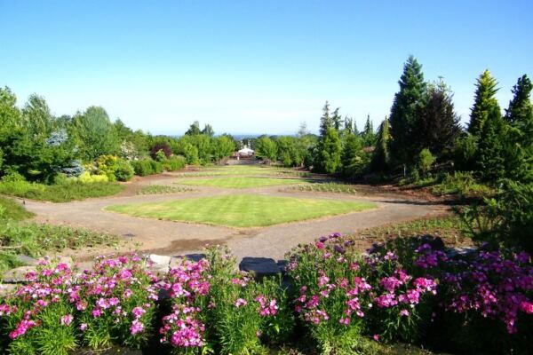 No Ticket Booth and No Crowds Wait at This Free 80-Acre Oregon Garden
